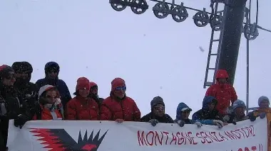 L’elicottero del soccorso alpino sulla Marmolada Secondo Mountain Wilderness altri voli vanno vietati