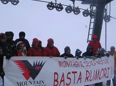 L’elicottero del soccorso alpino sulla Marmolada Secondo Mountain Wilderness altri voli vanno vietati