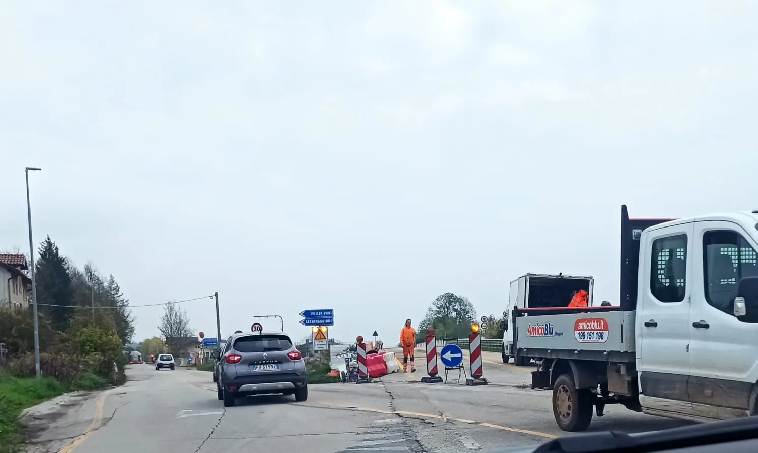 Gli ultimi ritocchi questa mattina prima della riapertura del cavalcaferrovia