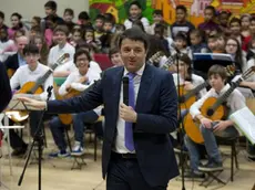 Il presidente del Consiglio Matteo Renzi durante la visita nella scuola media Coletti a Treviso, 26 febbraio 2014. ANSA/FLICKR/PALAZZOCHIGI ++ NO SALES, EDITORIAL USE ONLY ++