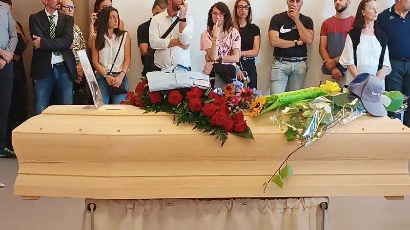 Il feretro di Simone Noal