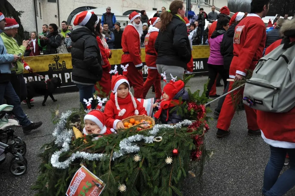 Corsa dei Babbo Natale a Pedavena