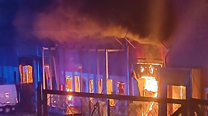 L'incendio scoppiato alla Boito, che ha coinvolto anche la sede di un’azienda di surgelati