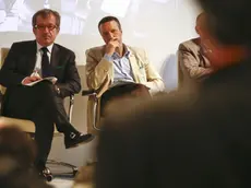 Roberto Maroni e Flavio Tosi durante il convegno sulla sicurezza urbana al Palazzo della Ragione, Verona, 28 aprile 2011. ''Quella di Corte di giustizia europea e' una decisione che mi lascia insoddisfatto perché primo ci sono altri Paesi europei che prevedono il reato di clandestinità e non sono stati censurati e, in seconda battuta, l'eliminazione del reato accoppiata a una direttiva europea sui rimpatri rischia di fatto di rendere impossibili le espulsioni '', ha detto Maroni. ANSA / CARLO PERAZZOLO - BOLZONI