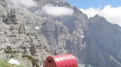 Il nuovo Bivacco Sperti in uno dei posti amati dai bellunesi