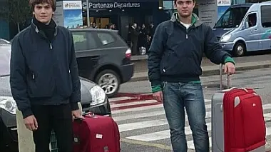 I due studenti all’aereoporto
