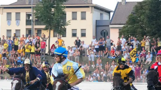 iL PALIO DI FELTRE VINTO DA cASTELLO