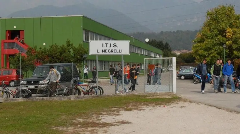 Feltre, 18 ottobre 2006. Le scuole superiori di Feltre. L'istituto tecnico industriale Luigi NegrelliAl tecnico industriale Negrelli ci saranno solo quattro classi