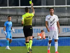 Alberto Alari ammonito contro il Villfranca (Foto Beppe De Zanet)