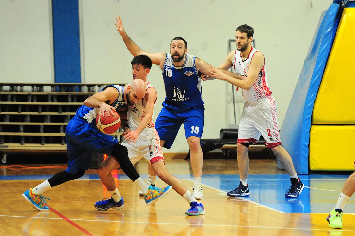 Rivincita dopo la gara di andata. Il Feltre Joint and Welding ha vinto il derby in casa del Valbelluna Veneta 21.