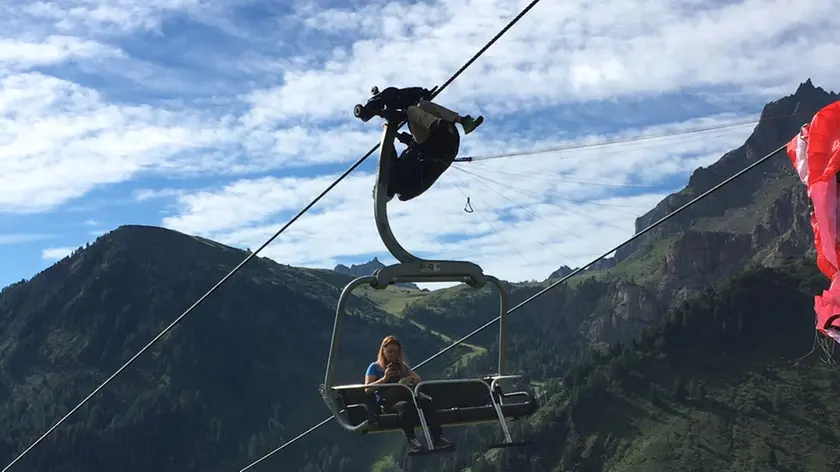 Il turista tedesco appeso al cavo