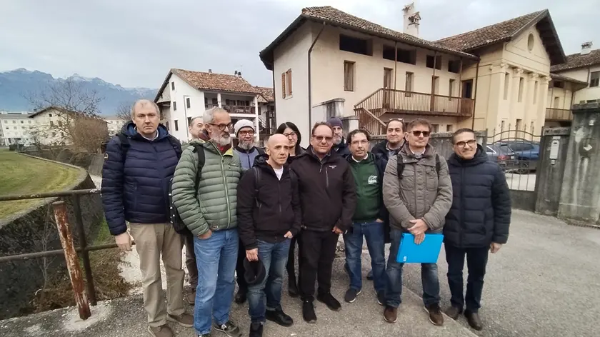 La folta delegazione sindacale che ieri ha incontrato i vertici Bosch sulla crisi della Edim a Quero e Villasanta