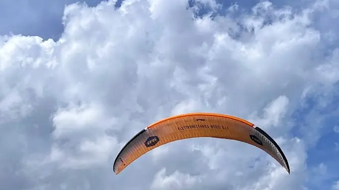 Un volo con il parapendio