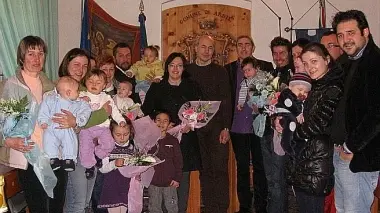 La cerimonia di consegna del bonus in municipio