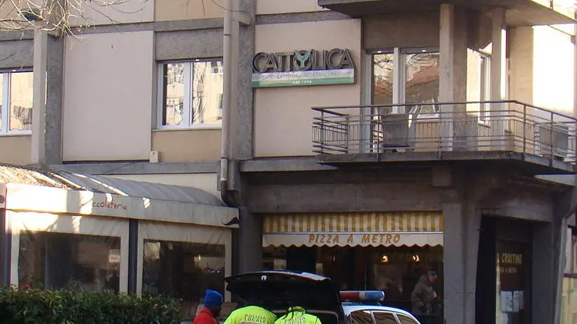 Controlli della polizia locale di Feltre in via Garibaldi
