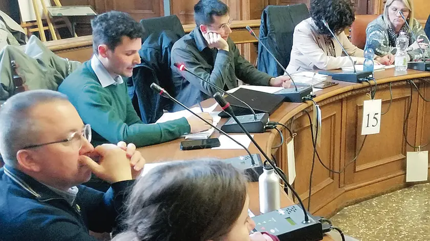 I consiglieri comunali durante la seduta dedicata all’approvazione del bilancio di previsione