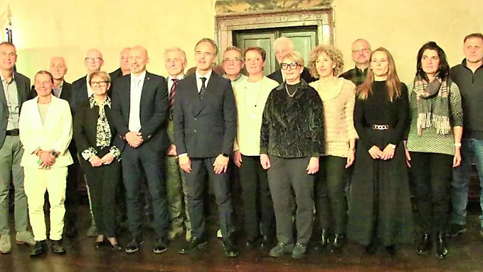Foto di gruppo per i nuovi 17 Maestri del lavoro