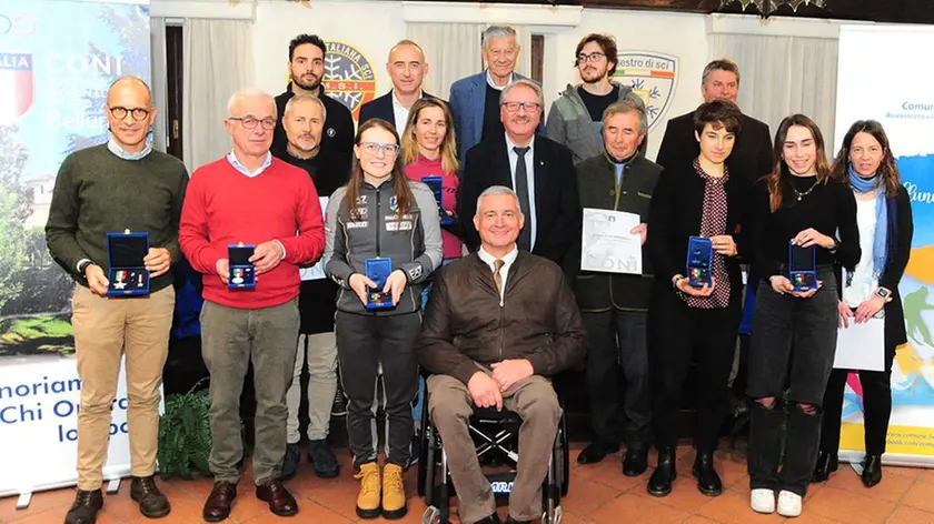 Foto di gruppo per i premiati del Coni bellunese