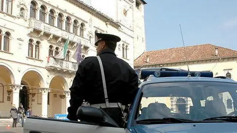 belluno, 12 ottobre 2005, polizia - Una volante della Polizia di Belluno