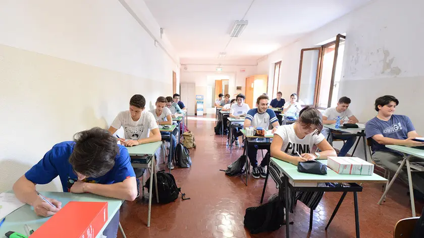 Studenti impegnati in una prova dell'esame di maturità