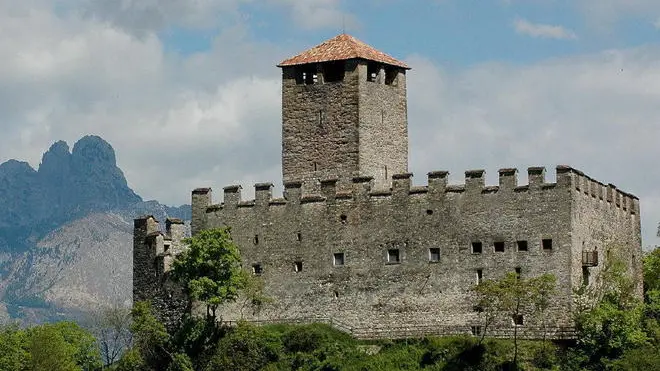 Mel, zumelles, castello medioevale vicino a borgo tiago