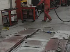 Incendio nell' officina manzotti di ponte nelle alpi. il signor manzotti