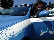 20060504 - ROMA - POL - 154 ANNI POLIZIA: AL VIA DOMANI, SENZA DIMENTICARE NASSIRIYA CERIMONIA ALLA PRESENZA CAPO STATO. PRESENTATA NUOVA VOLANTE Un compleanno senza banda e fanfara, ..in omaggio ai colleghi dell'Arma e al Capitano dell'Esercito che hanno perso la vita a Nassiriya. Verra' celebrato cosi' il 154esimo anniversario della Polizia di Stato, che prendera' il via domani con la cerimonia alla presenza del Capo dello Stato Carlo Azeglio Ciampi. La cerimonia sara' anche l'occasione per presentare la nuova volante della Polizia, l'Alfa 159, che sostituira' la 'vecchia' marea. DE RENZIS/ANSA/ma247..