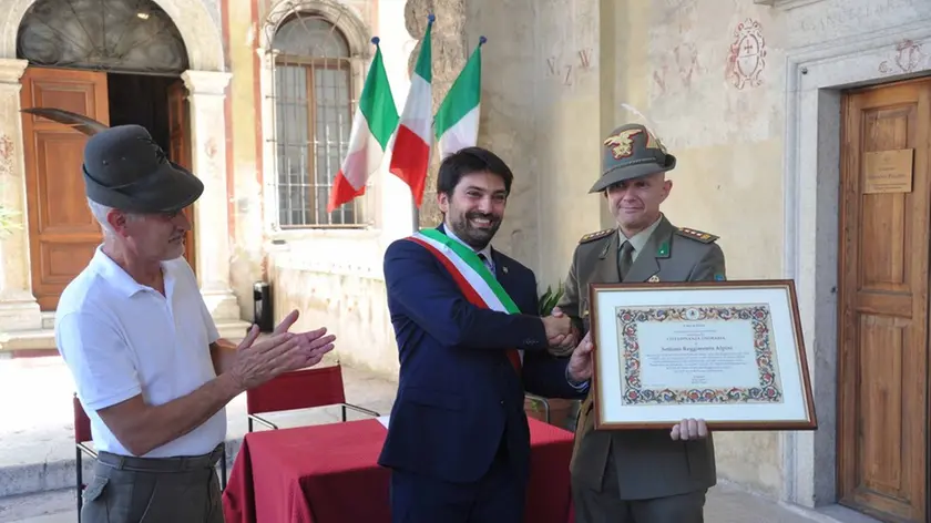 PERONA - FELTRE - CONSEGNA DELLA CITTADINANZA DI FELTRE AL SETTIMO ALPINI - SETTIMO - ALPINI - CITADINANZA - FELTRE