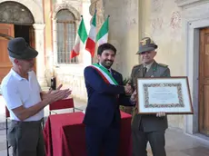 PERONA - FELTRE - CONSEGNA DELLA CITTADINANZA DI FELTRE AL SETTIMO ALPINI - SETTIMO - ALPINI - CITADINANZA - FELTRE