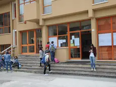 Gli studenti al termine della prima prova di maturità, negli istituti "Calvi", "REnier", "Galilei", "Segato"