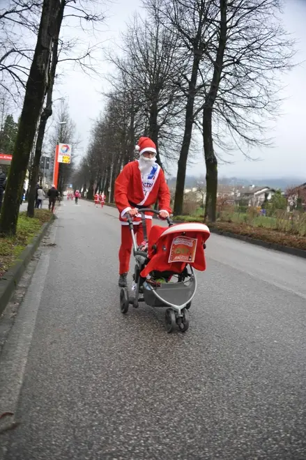 Corsa dei Babbo Natale a Pedavena