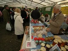 Uno stand con prodotti tipici bellunesi