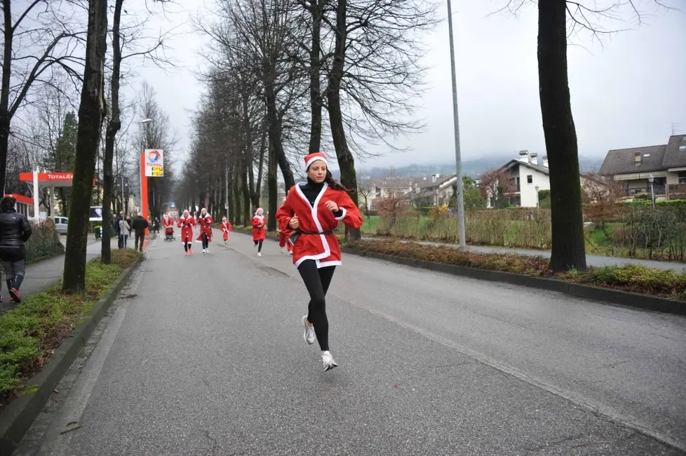 Corsa dei Babbo Natale a Pedavena