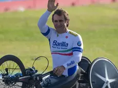 epa03441403 Handbiker and former racing driver Alex Zanardi drives on the Hockenheimring racetrack before the last race of the season of the Deutsche Tourenwagen Meisterschaft (DTM) in Hockenheim, Germany, 21 October 2012. EPA/Uwe Anspach