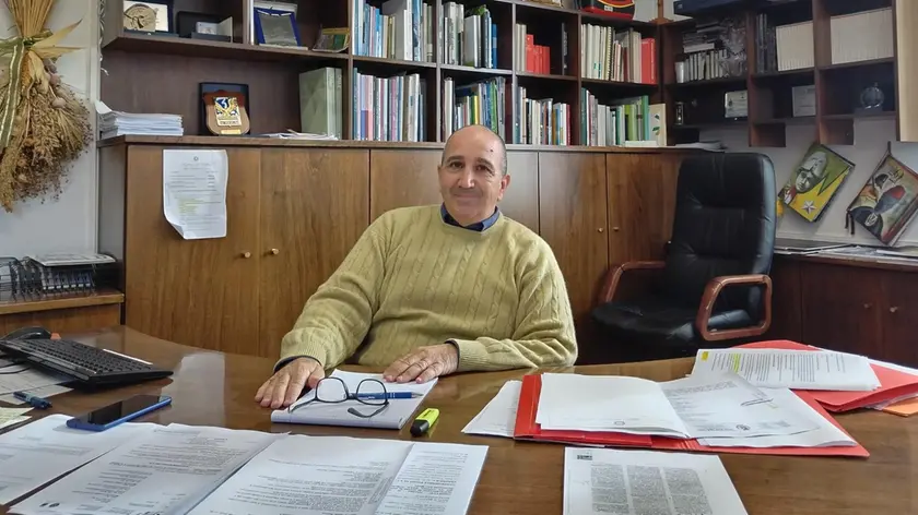 Il commissario Antonio Russo nel suo ufficio in Comune di San Vito