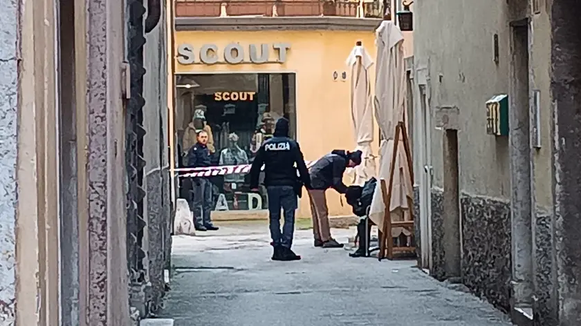 Ragazza precipitata dalla terrazza in via del Cansiglio a Belluno, l'intervento sul luogo della tragedia