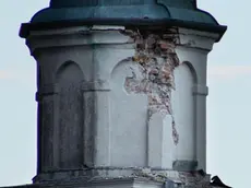 I danni al campanile di San Gottardo (Foto di Irene Pampanin)