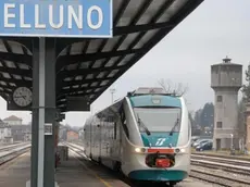 Belluno, 10 dicembre 2007. Alla stazione di Belluno arriva il nuovo servizio navetta di trenitalia Il Minuetto