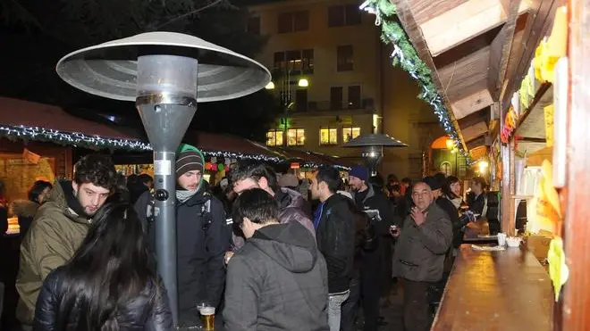 Le tradizionali casette di natale in Piazza dei Martiri