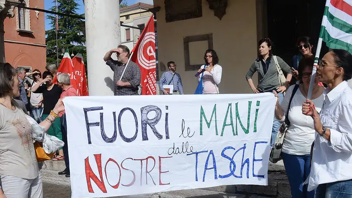 gian paolo perona- perona- belluno- prefettura- manifestazione sindacale sui tagli agli ospedalieri di feltre-