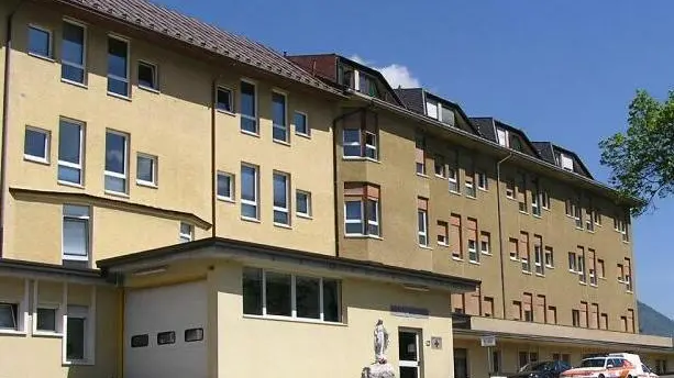 L'ospedale di Pieve di Cadore dove esiste il centro assistito retto da Carlo Cetera Il primario votera' quattro al prossimo referendum di giugno