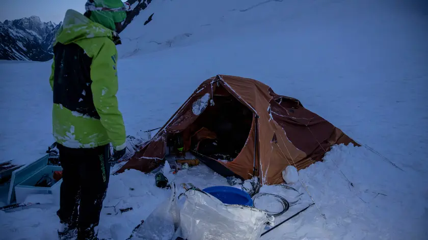 Il campo base sul K2 distrutto dopo la valanga