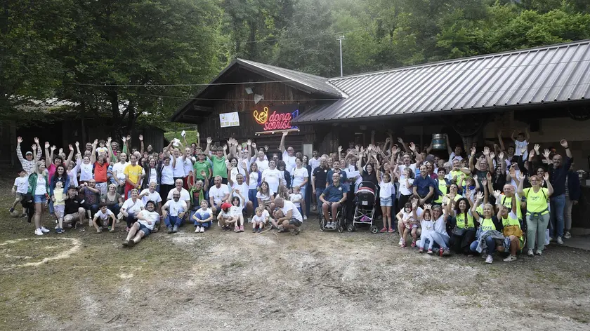 Foto di gruppo per i volontari di Dona 1 Sorriso