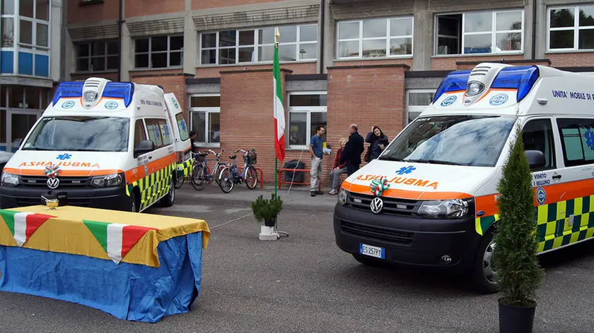 Consegna di due nuove ambulanze all'Ulss 1