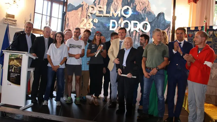 Foto di gruppo dei premiati del Pelmo d'Oro (foto Giuseppe D'Alia)