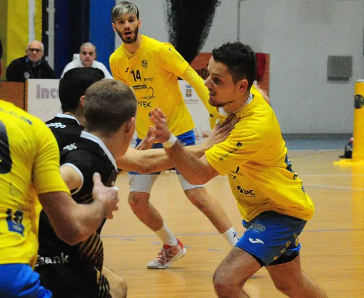Importante successo della Pallamano Belluno, che batte l'Arcobaleno Oriago fanalino di coda e ridà un po' di ossigeno alla propria classifica in serie A2.