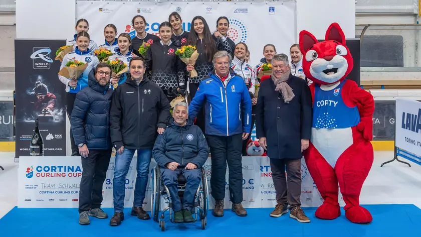 La premiazione della Cortina Curling Cup