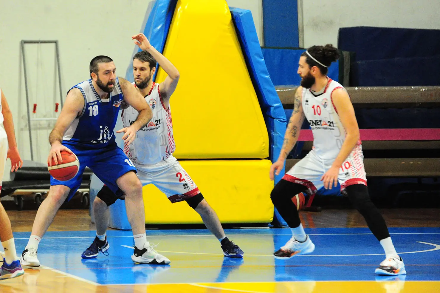 Rivincita dopo la gara di andata. Il Feltre Joint and Welding ha vinto il derby in casa del Valbelluna Veneta 21.