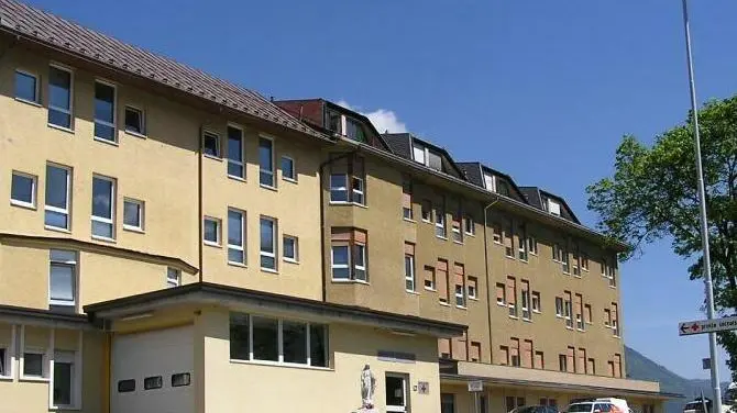 L'ospedale di Pieve di Cadore dove esiste il centro assistito retto da Carlo Cetera Il primario votera' quattro al prossimo referendum di giugno