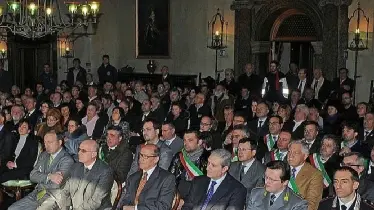 Affollata la sala di rappresentanza della prefettura